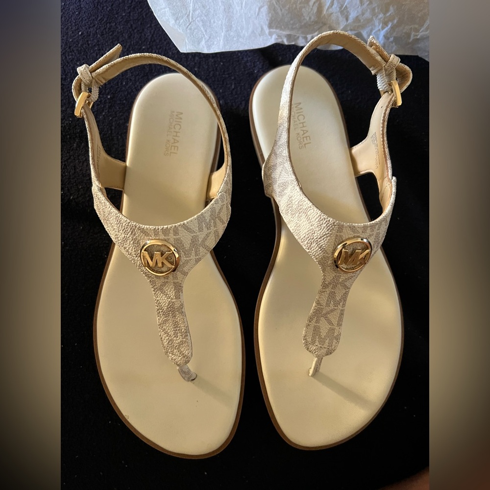 Michael Kors Judy Thong  size 9 1/2 M vanilla color EUC